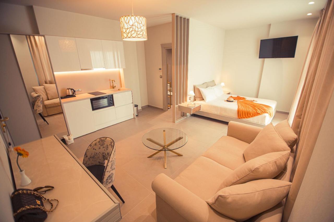 Io Luxury Pool & Hot Tub Suites Preveza Eksteriør bilde