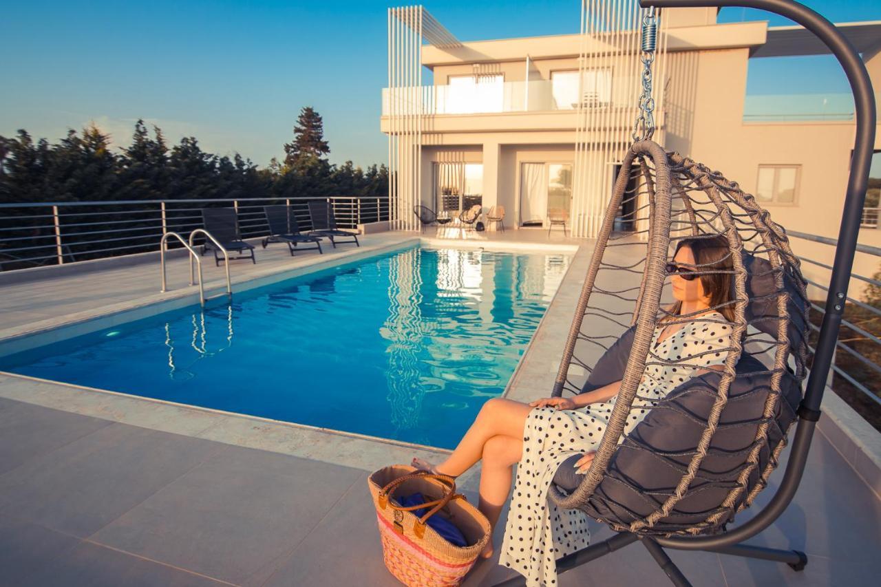 Io Luxury Pool & Hot Tub Suites Preveza Eksteriør bilde