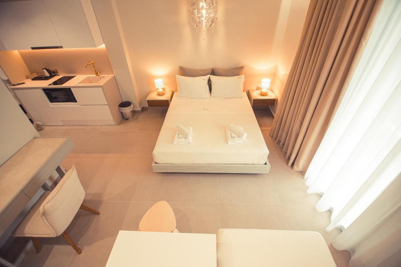 Io Luxury Pool & Hot Tub Suites Preveza Eksteriør bilde