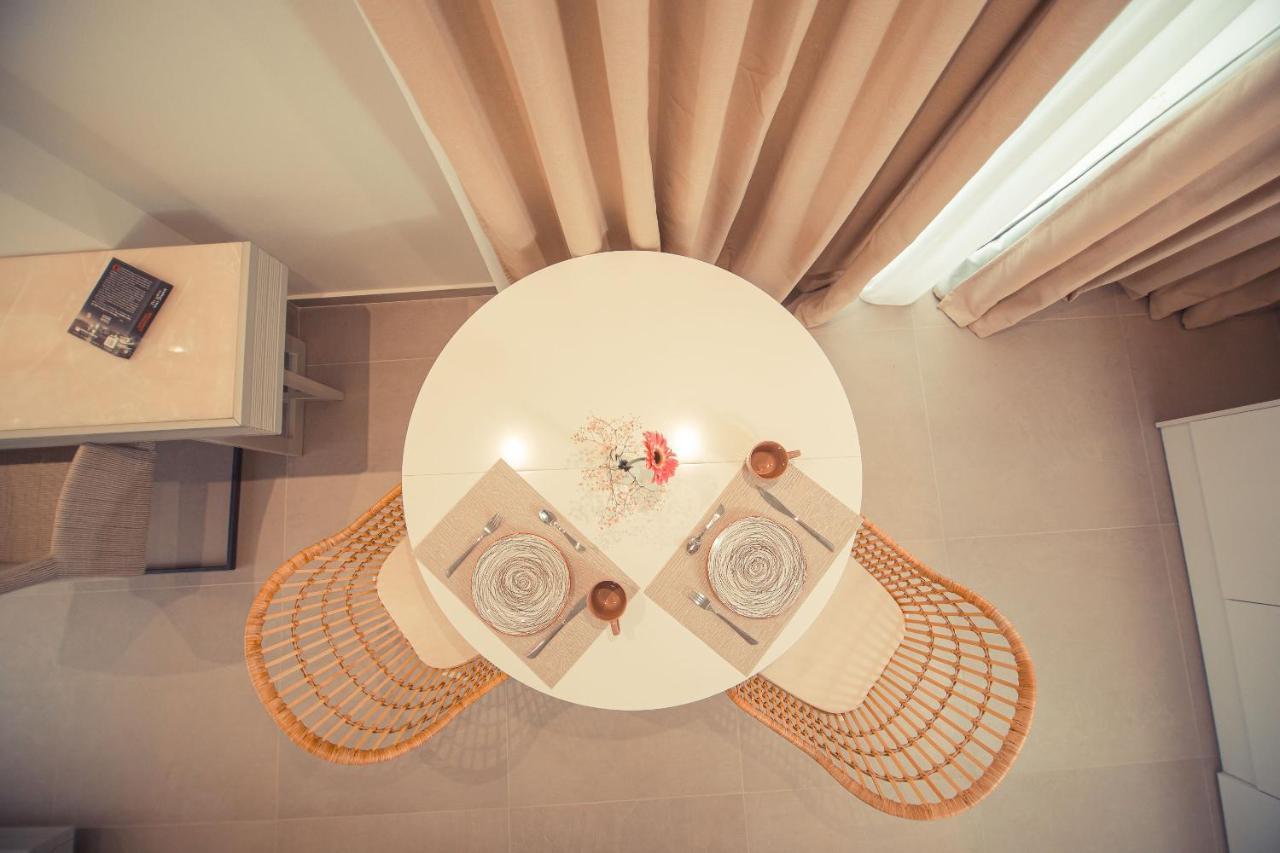 Io Luxury Pool & Hot Tub Suites Preveza Eksteriør bilde