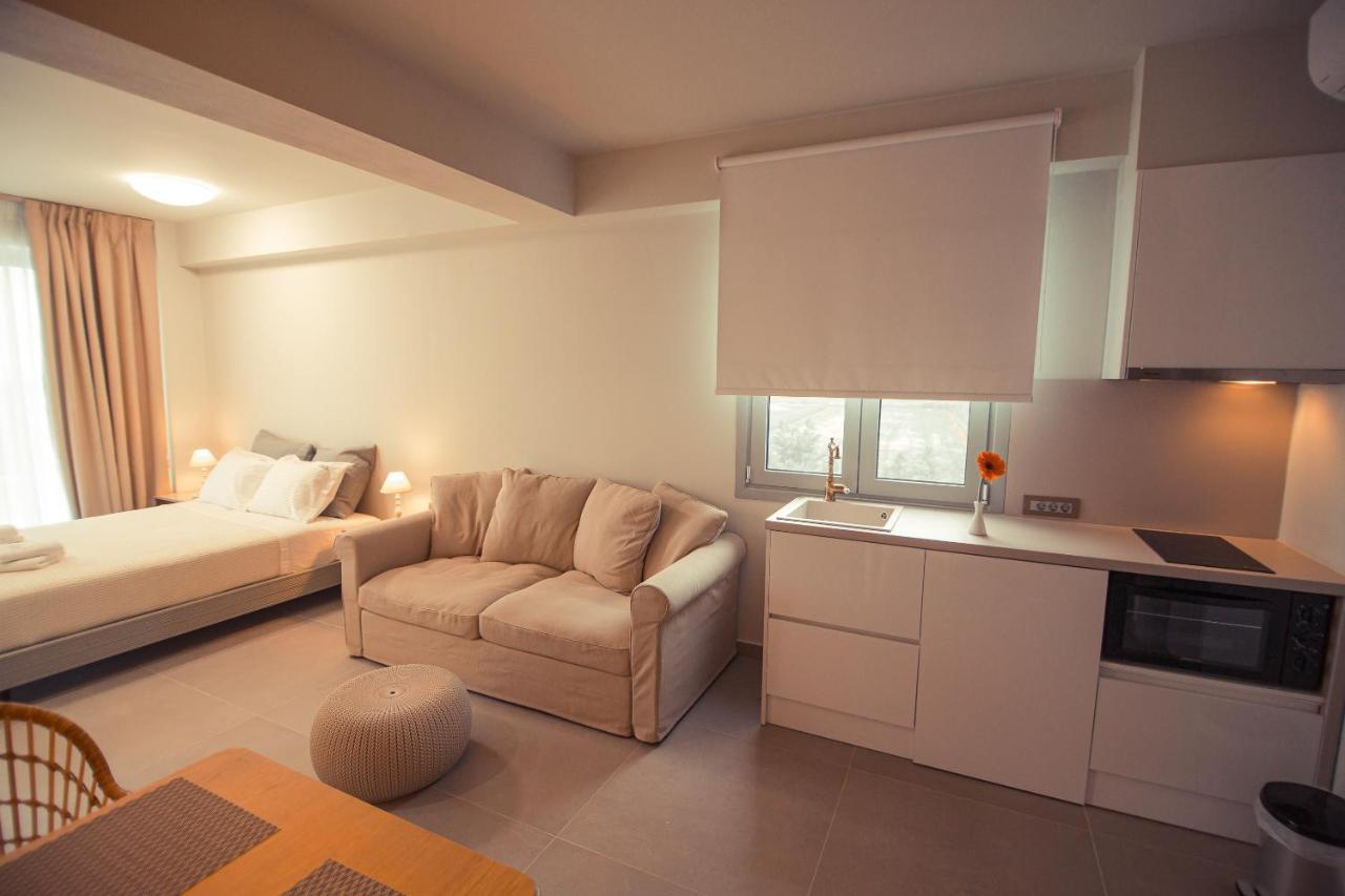 Io Luxury Pool & Hot Tub Suites Preveza Eksteriør bilde