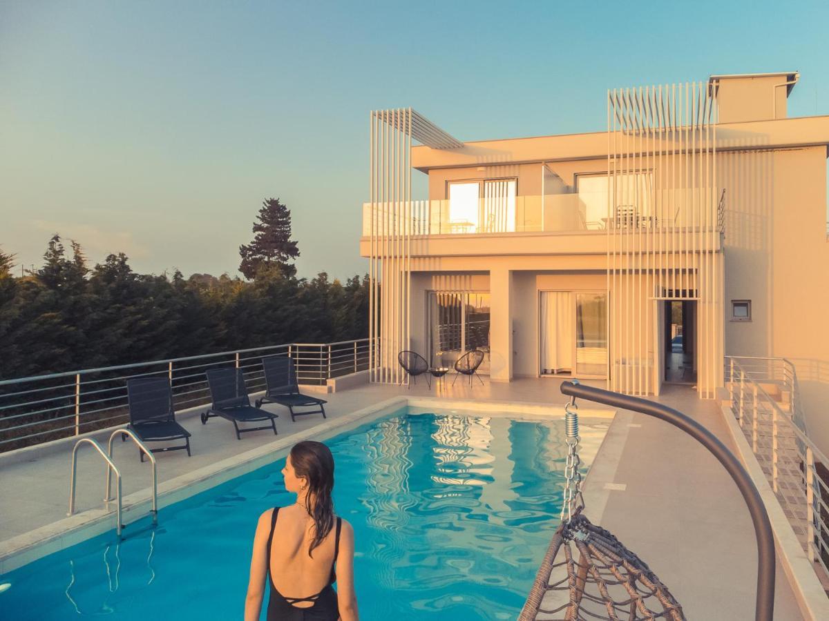 Io Luxury Pool & Hot Tub Suites Preveza Eksteriør bilde