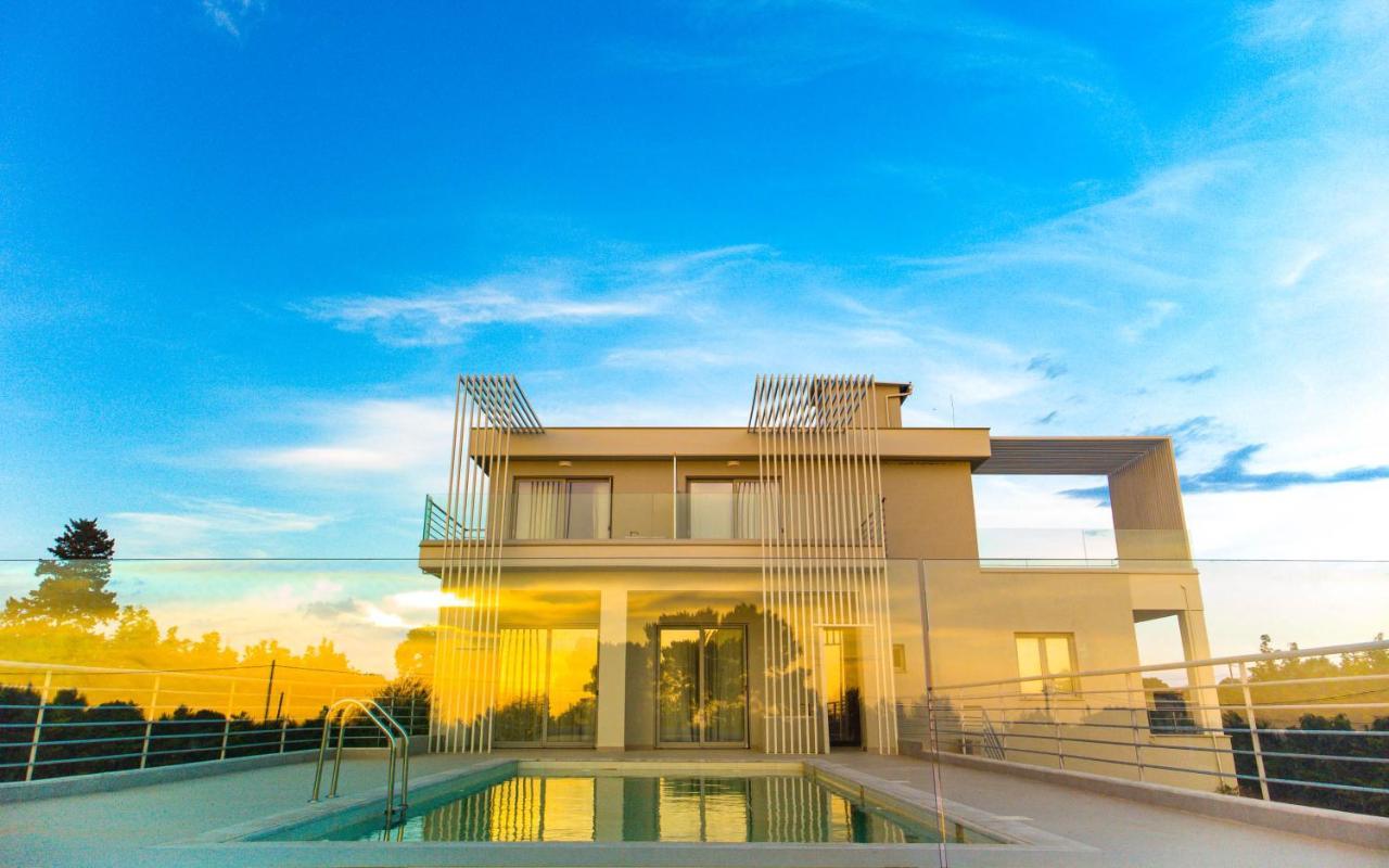 Io Luxury Pool & Hot Tub Suites Preveza Eksteriør bilde