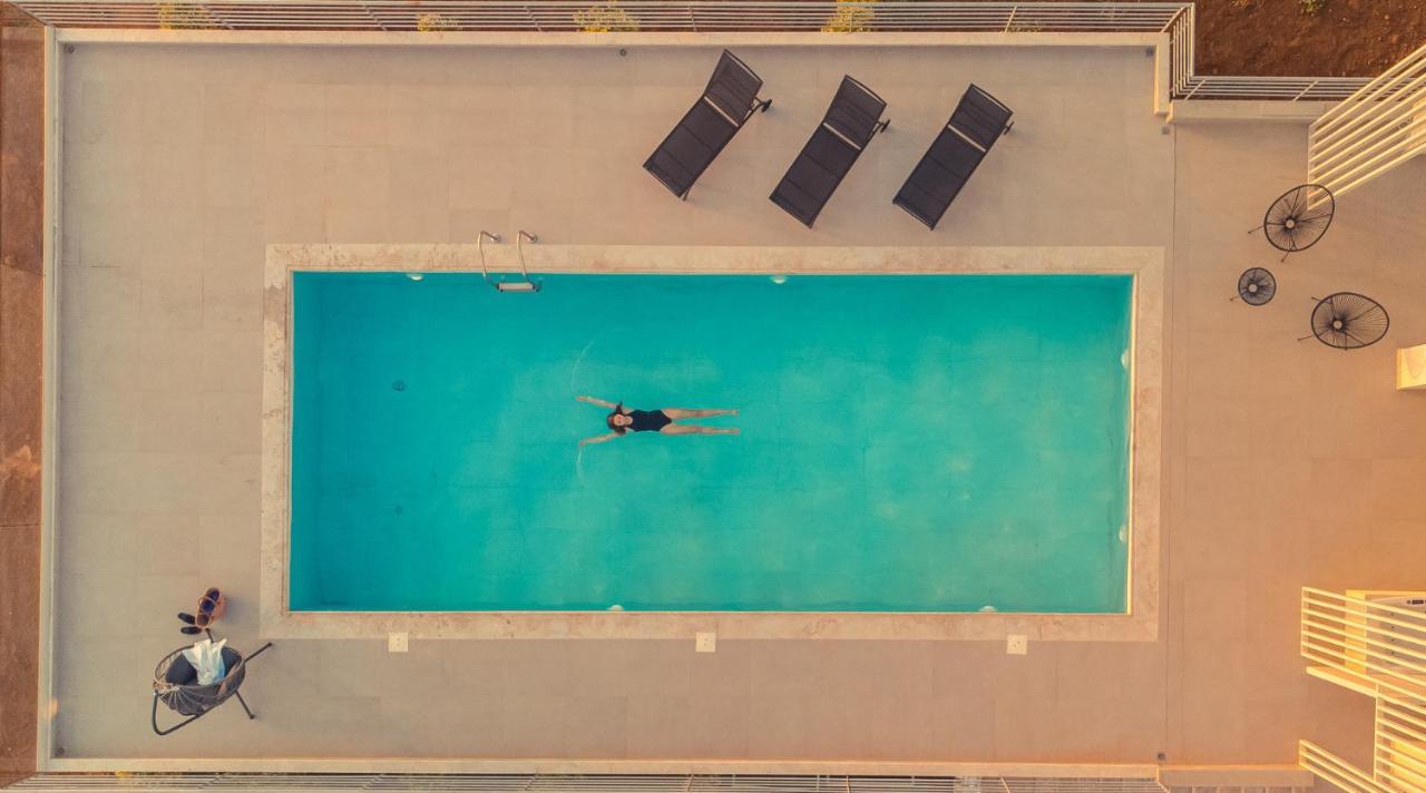 Io Luxury Pool & Hot Tub Suites Preveza Eksteriør bilde