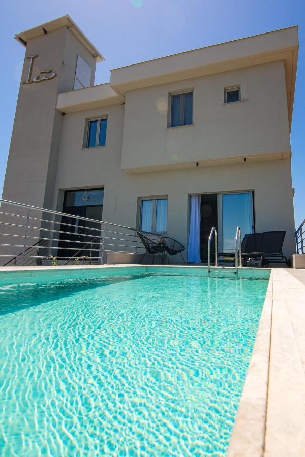 Io Luxury Pool & Hot Tub Suites Preveza Eksteriør bilde